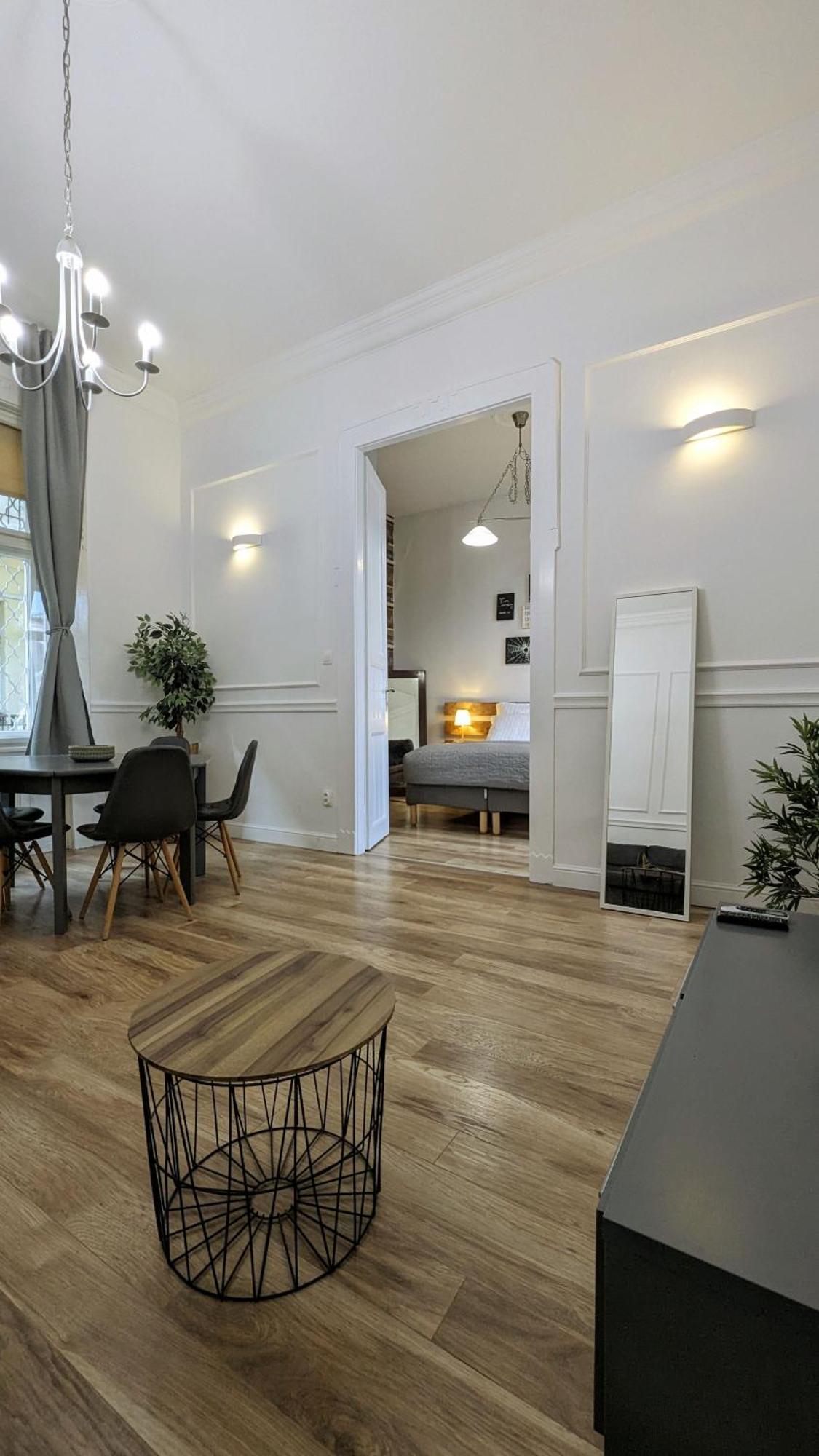 Apartment 3 In The Beautiful Street *