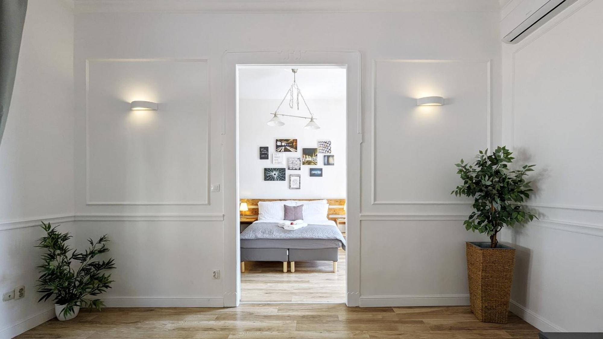 3 In The Beautiful Street Apartment