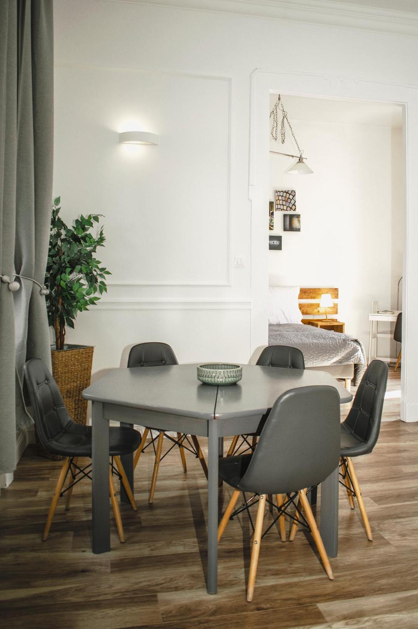 3 In The Beautiful Street Apartment *