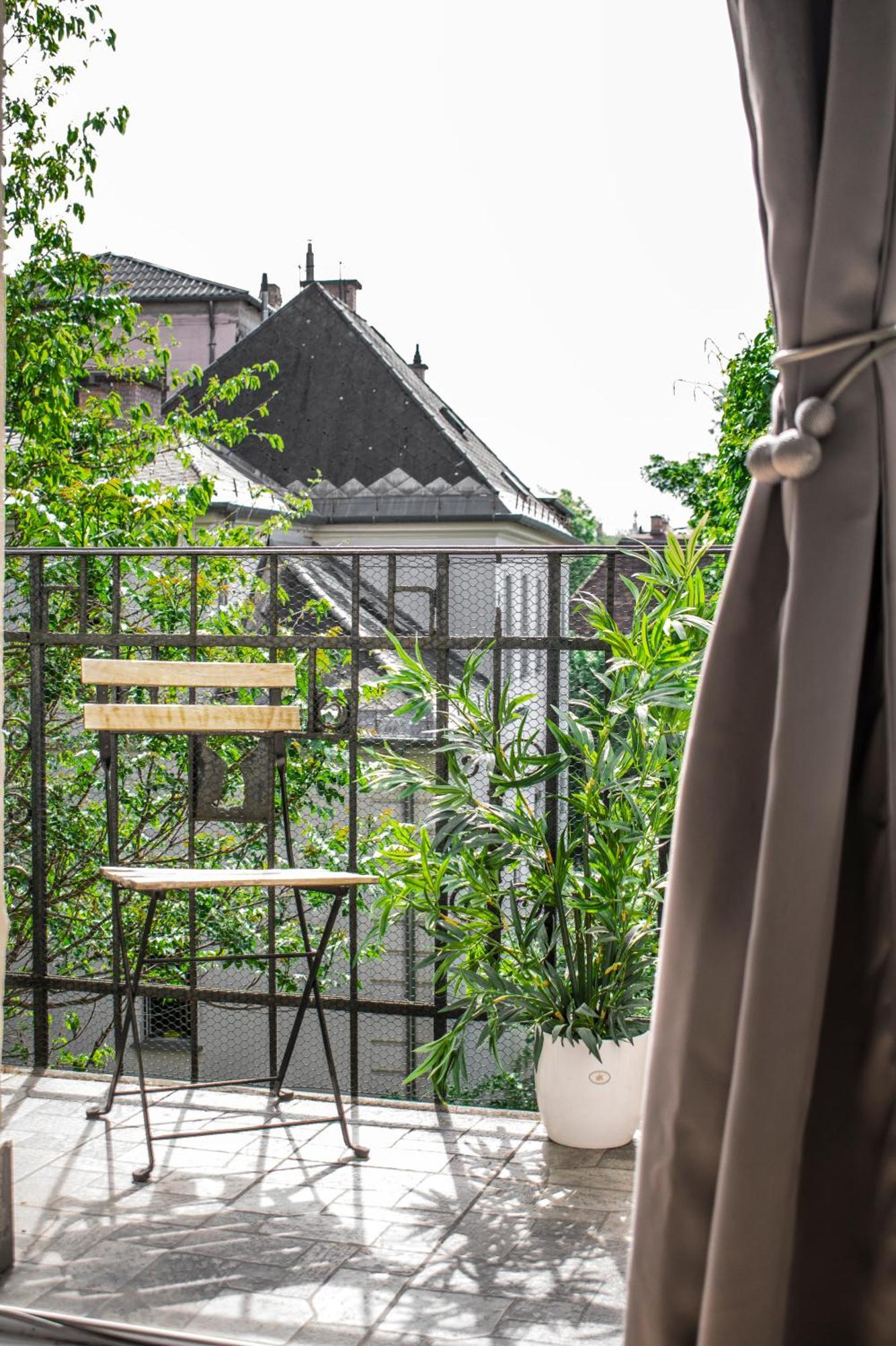 Apartment 3 In The Beautiful Street