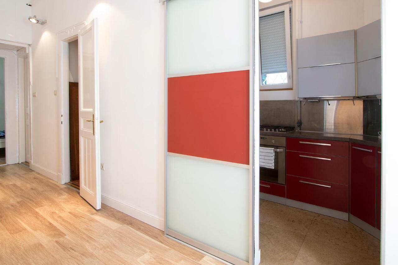 Apartment 3 In The Beautiful Street *