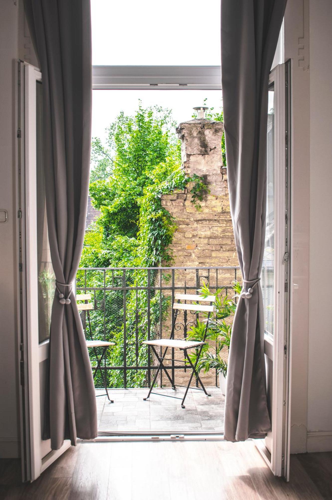 3 In The Beautiful Street Apartment Budapest
