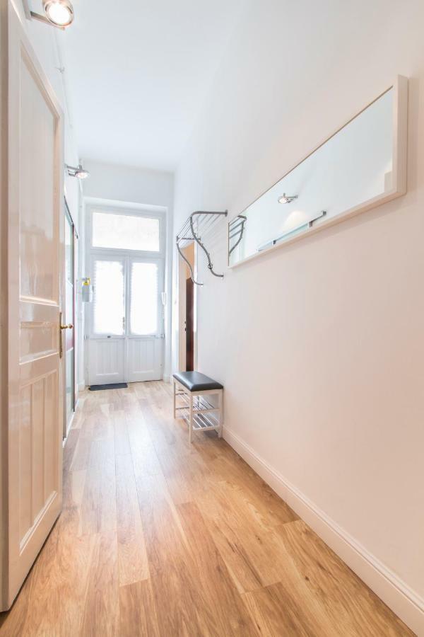 3 In The Beautiful Street Apartment Budapest